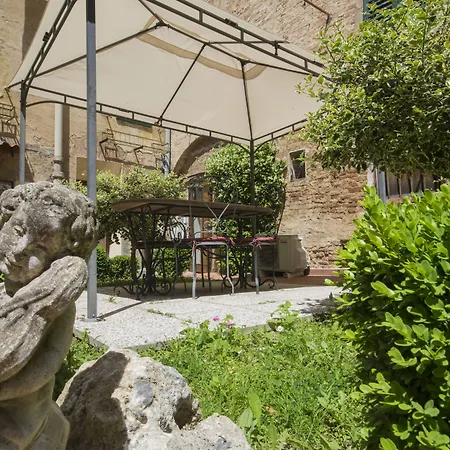 Regis アパートホテル 4*