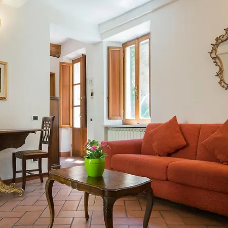 Regis Aparthotel 2*